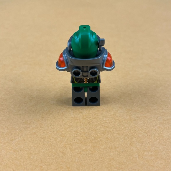 LEGO Aaron Silver Visor Minifigure 70325 Nexo Knights Castle 2" - Picture 3 of 9